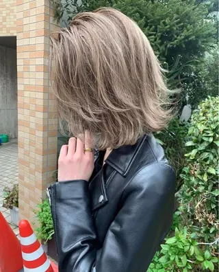 ミディアム カラー ARCANAブリーチ レイヤーカット/原宿のヘアスタイル