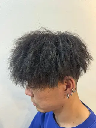 ショート パーマ メンズ 高井 柊のヘアスタイル