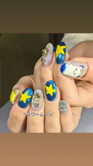 ネイル フラワー ムーンのネイルデザイン