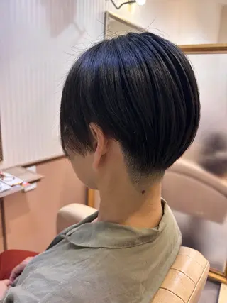 ショート シンセティックヘアデザイン所属・吉井 愛のヘアスタイル