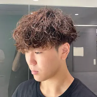 ミディアム パーマ ヘアアレンジ メンズ 艶カラー の達人のヘアスタイル