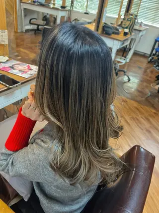 カラー モモ/心斎橋/レイヤ ーカット/艶カラーのヘアスタイル