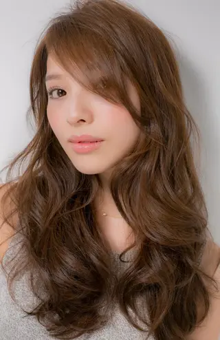 ロング チーフデザイナー 若林　麻衣のヘアスタイル