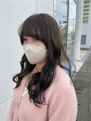 ロング 瀧下 唯のヘアスタイル