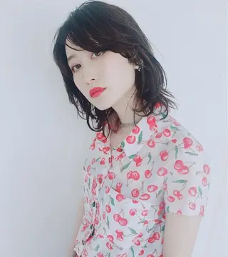 ミディアム パーマ ウルフカット／吉村 桃子のヘアスタイル