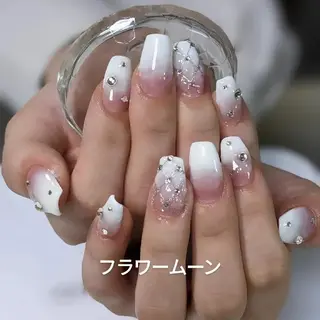 ネイル フラワー ムーンのネイルデザイン