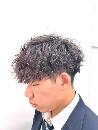 ショート パーマ ヘアアレンジ メンズ 艶カラー の達人のヘアスタイル