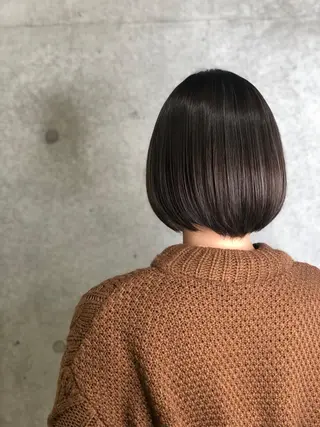 ショート カラー 飯島 優衣のヘアスタイル