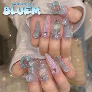 ネイル BLUEM なな🐶のネイルデザイン