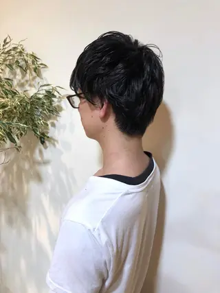 ショート パーマ メンズ MIOベージュカラー 柔らかいカラーのヘアスタイル