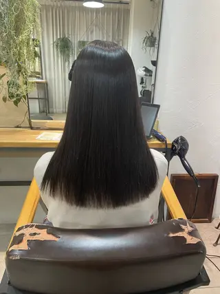 セミロング ミルクティー× グレージュMOMOのヘアスタイル