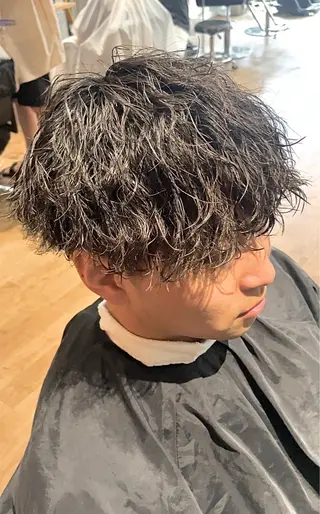 メンズ PERCUT所属・下北沢メンズ専門 美容師中島のヘアスタイル