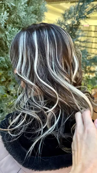 セミロング Cure2所属・🌈白いハイライト 🌈 🐶ノザワ🐶のヘアスタイル