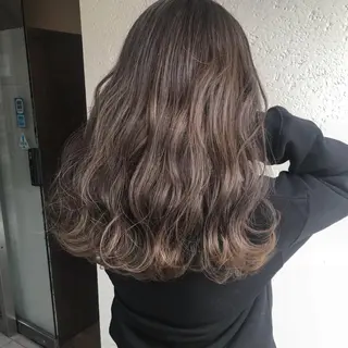ロング 伊藤 裕治のヘアスタイル