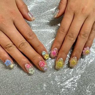 ネイル VIERU 🌈🎀💖のネイルデザイン