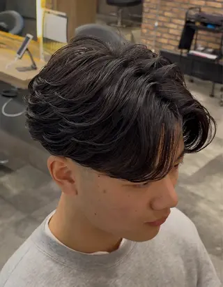 パーマ メンズ センターパート/フェ ザー🔥SHUYAのヘアスタイル