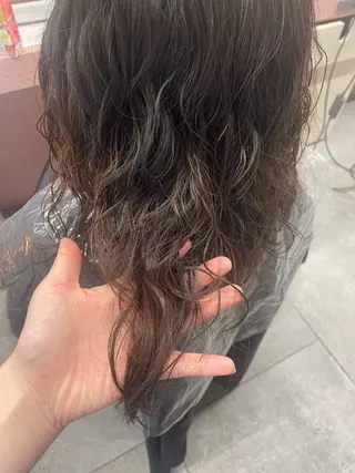 セミロング 鈴木瑛里／ブロンド ベージュ／男女のヘアスタイル