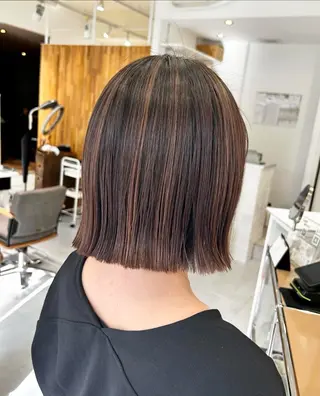 ショート カラー ぱつっとボブ/ 小野あかねのヘアスタイル