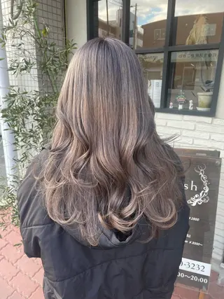セミロング カラー 小坂 真子のヘアスタイル