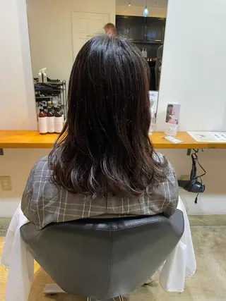セミロング カラー パーマ MIOベージュカラー 柔らかいカラーのヘアスタイル