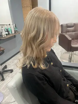 ミディアム sherry【シェリー】所属・miho 大国町 柔らかハイトーン💛のヘアスタイル