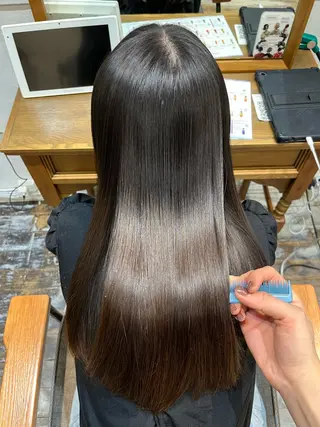 ミディアム H by shiomi H所属・塩津 百華のヘアスタイル