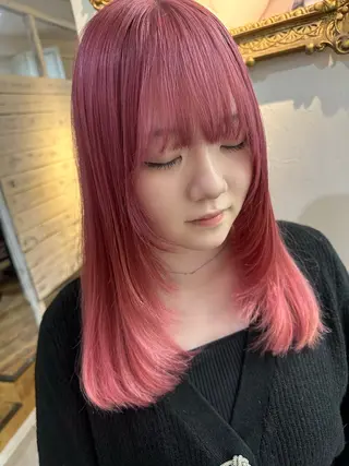 セミロング カラー 大潮 梨奈のヘアスタイル