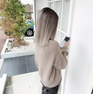 ミディアム カラー 森本 笑のヘアスタイル