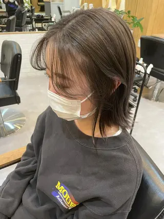 ミディアム カラー akane .のヘアスタイル