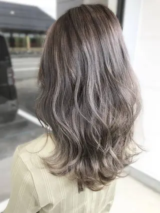 ロング カラー 高村 茉耶のヘアスタイル