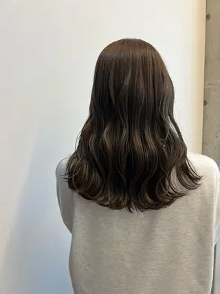 セミロング 岸田 莉奈のヘアスタイル