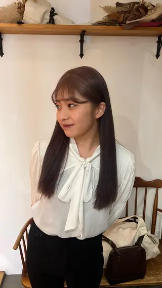 セミロング カラー Garland 表参道所属・ミディアムレイヤー/ 艶カラー🎀　emiのヘアスタイル