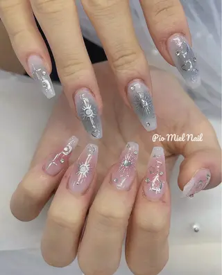 ミディアム Pio Mielのネイルデザイン