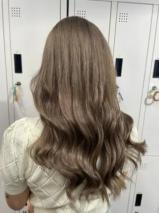 ロング apollo 横浜所属・横浜🦋ハイトーン 🫐シャドウルーツのヘアスタイル