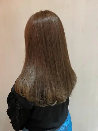 セミロング ブリーチなしカラー/ 顔周りレイヤーカットのヘアスタイル