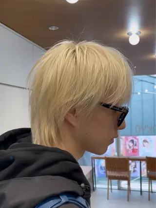 ショート ブリーチカラー🌈 ウルフカット🐺のヘアスタイル