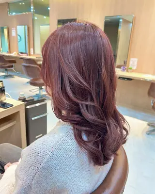 セミロング カラー 宮尾 愛海のヘアスタイル
