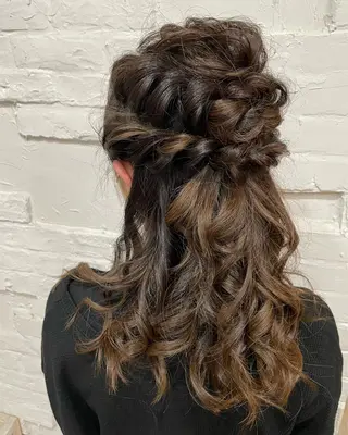 セミロング ヘアアレンジ 【ピンク/韓国ヘア/ ヘアセット】亜海のヘアスタイル