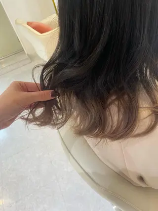 ミディアム カラー 梛木 唯のヘアスタイル