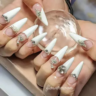 ネイル フラワー ムーンのネイルデザイン