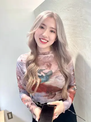 ロング カラー カット・ブリーチ TAIGAのヘアスタイル