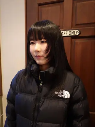 セミロング RECHE所属・YUURI カットモデルのヘアスタイル