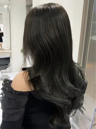 カラー YOLO/ HANAのヘアスタイル