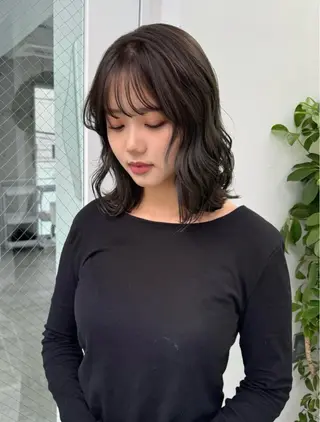 カラー maina/透明感 ベージュ/ブラウンのヘアスタイル