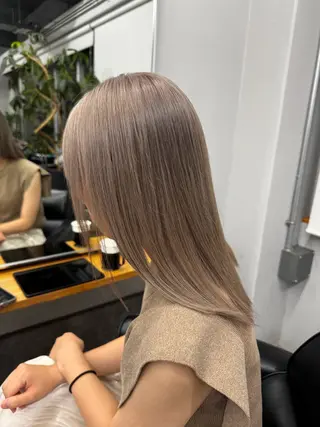 ミディアム ミルクティーカラー グレージュ　高山慧輔のヘアスタイル