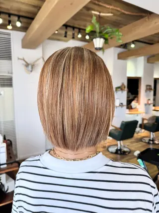 ショート カラー ツキダテ ユイのヘアスタイル