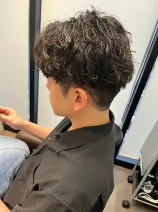 ショート パーマ メンズ ブリーチ無し白髪ぼか し/艶髪/津嘉山のヘアスタイル