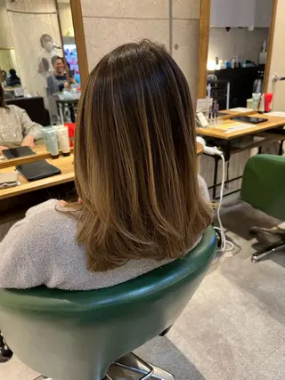 ミディアム カラー 乕谷 美潮のヘアスタイル