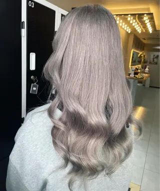 ロング 🌈カラー特化 ハイトーンけいと🌈のヘアスタイル