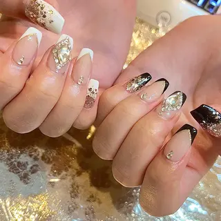 ミディアム H🌺 NAILのネイルデザイン